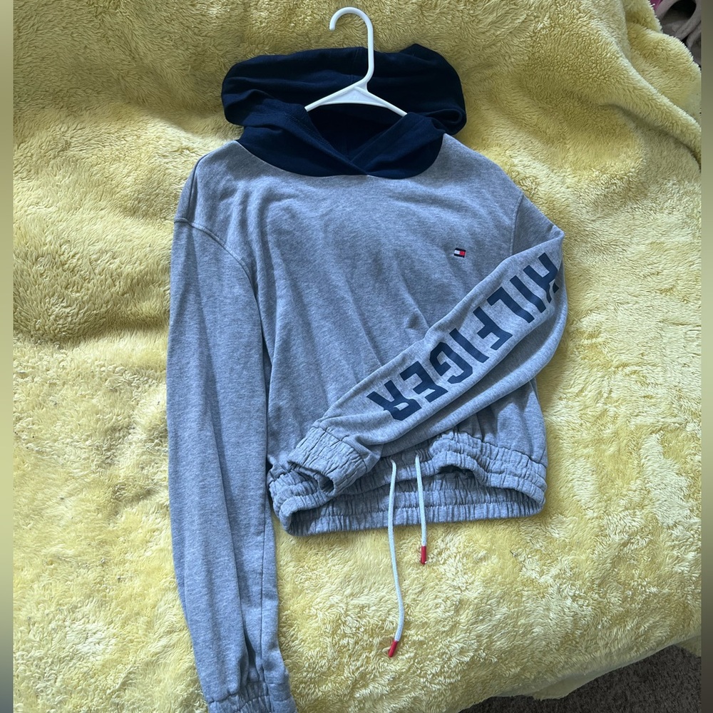 Urban Outfitters Tommy Hilfiger cropped long sleeve